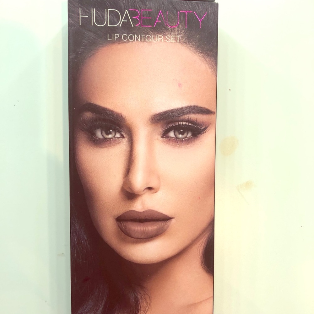 HUDA BEAUTY Lip Contour Set